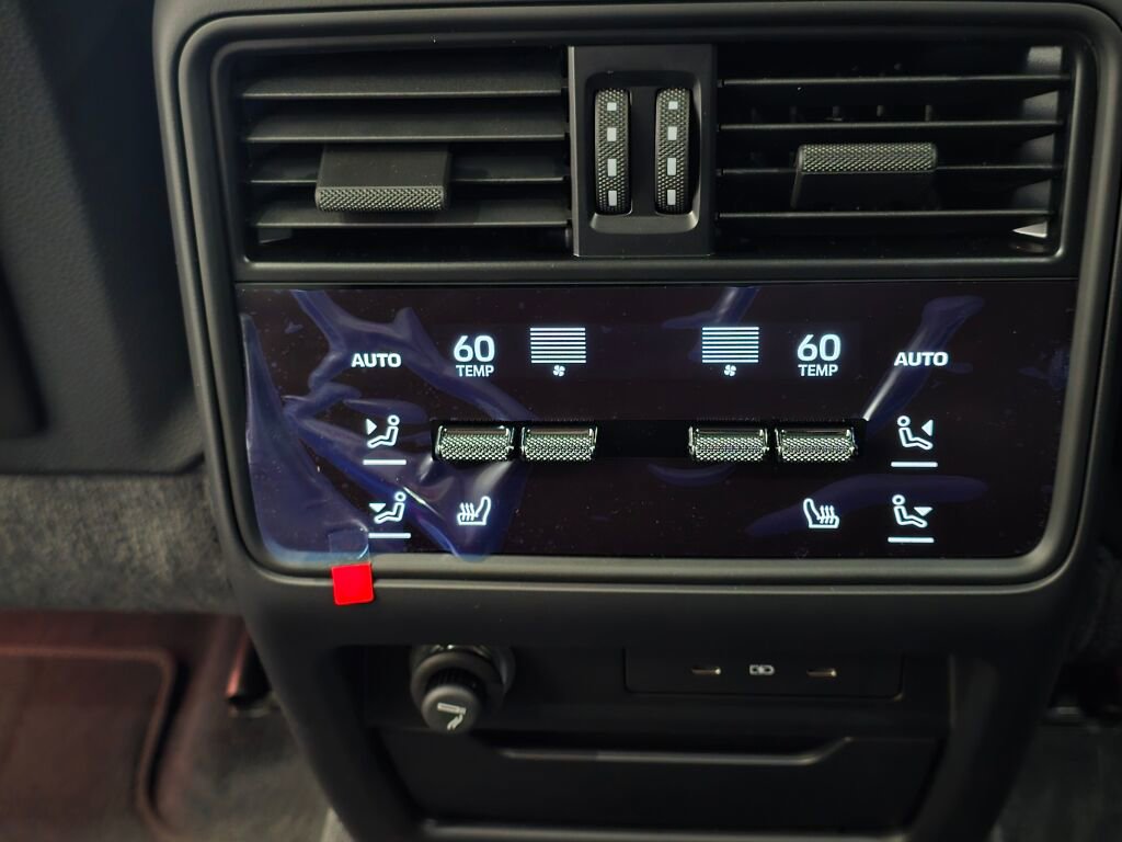 Certified 2025 Porsche Cayenne image 21