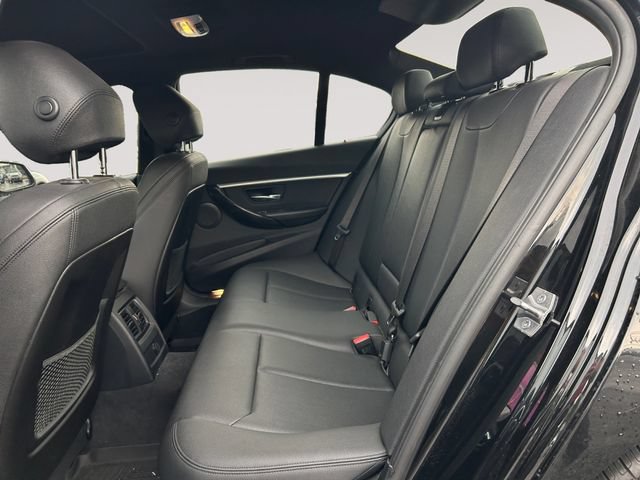Used 2018 BMW 330i xDrive Sedan AWD/4WD image 13