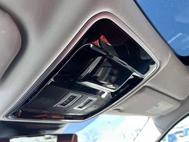 Used 2018 Land Rover Range Rover Velar S image 20