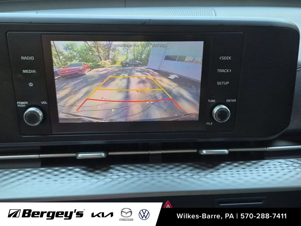 Used 2022 Kia Carnival LX FWD image 18