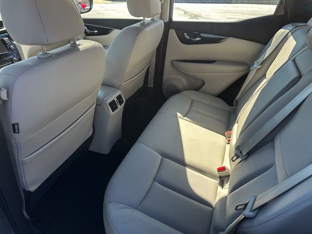 Used 2017 Nissan Rogue Sport SL w/ SL Premium Package image 17