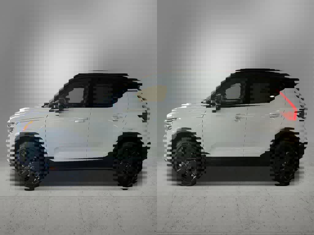 New 2026 Volvo XC40 B5 Ultra w/ Protection Package Premier image 3