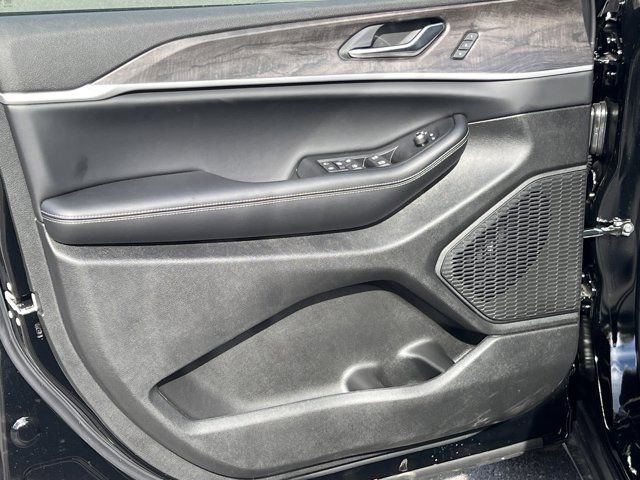 New 2025 Jeep Grand Cherokee Limited image 11