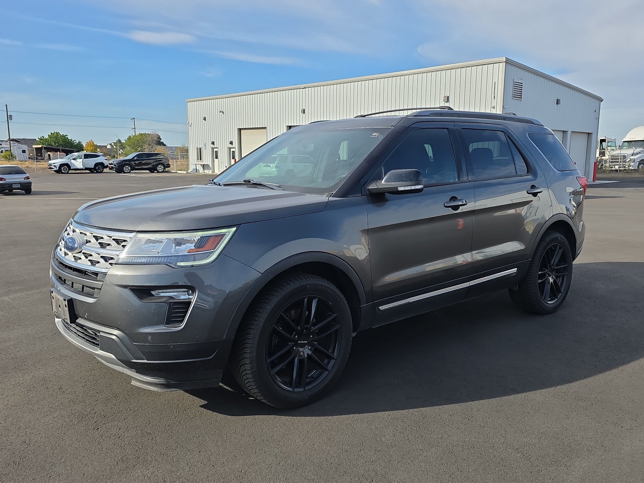 Used 2018 Ford Explorer XLT w/ Equipment Group 202A AWD/4WD image 3