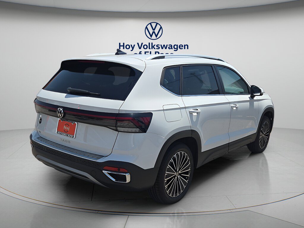 New 2026 Volkswagen Taos SE FWD image 3
