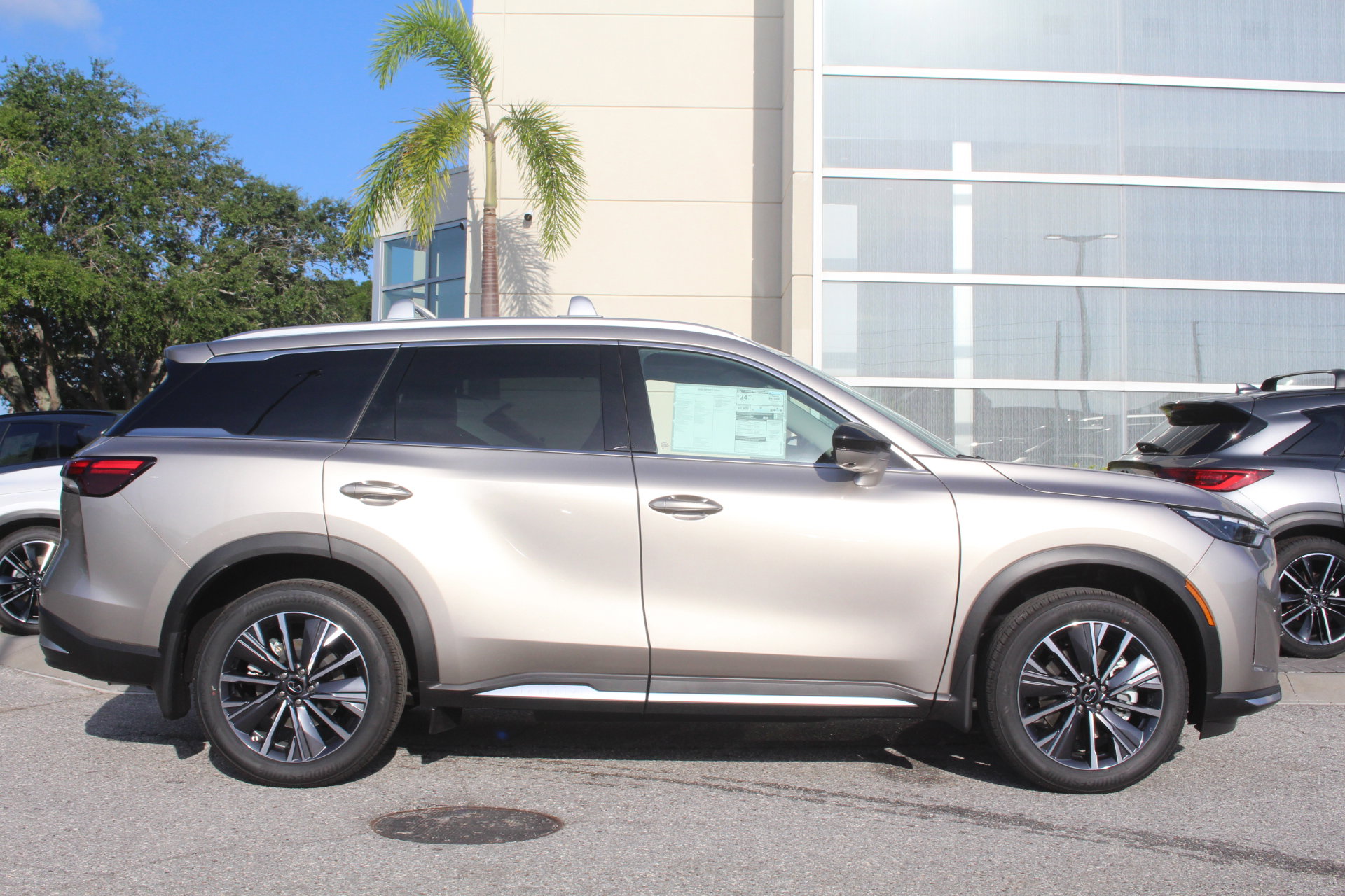Certified 2026 INFINITI QX60 Luxe w/ Cargo Package FWD image 7