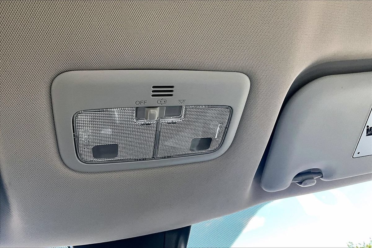 Used 2017 Toyota Corolla LE w/ Carpet Mat Package (TMS) FWD image 24