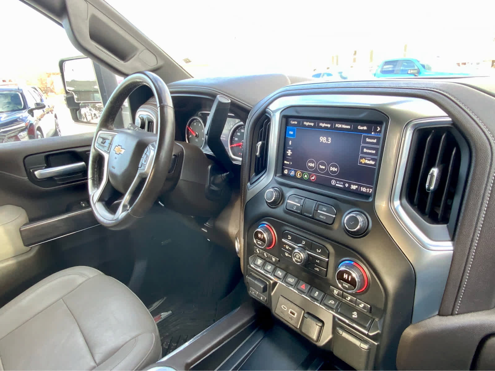 Used 2024 Chevrolet Silverado 2500 High Country image 40