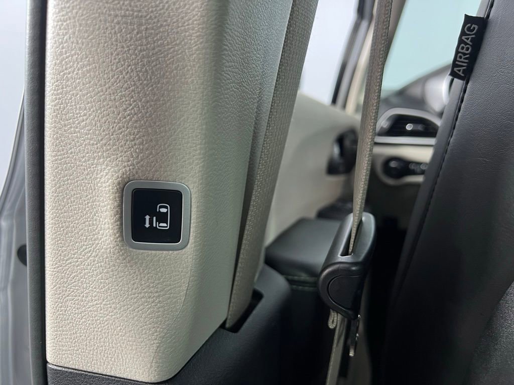 Used 2024 Chrysler Pacifica Touring-L image 30