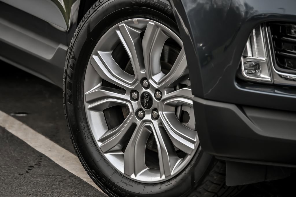 Certified 2024 Ford Edge Titanium AWD/4WD image 3
