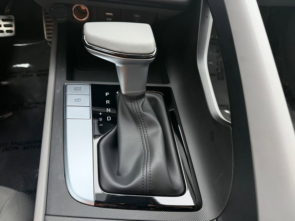 Certified 2025 Hyundai Elantra Sport image 18