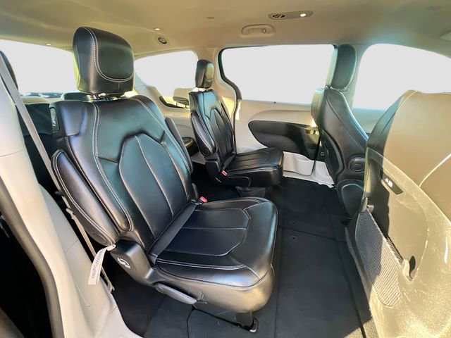 Used 2024 Chrysler Pacifica Touring-L image 26