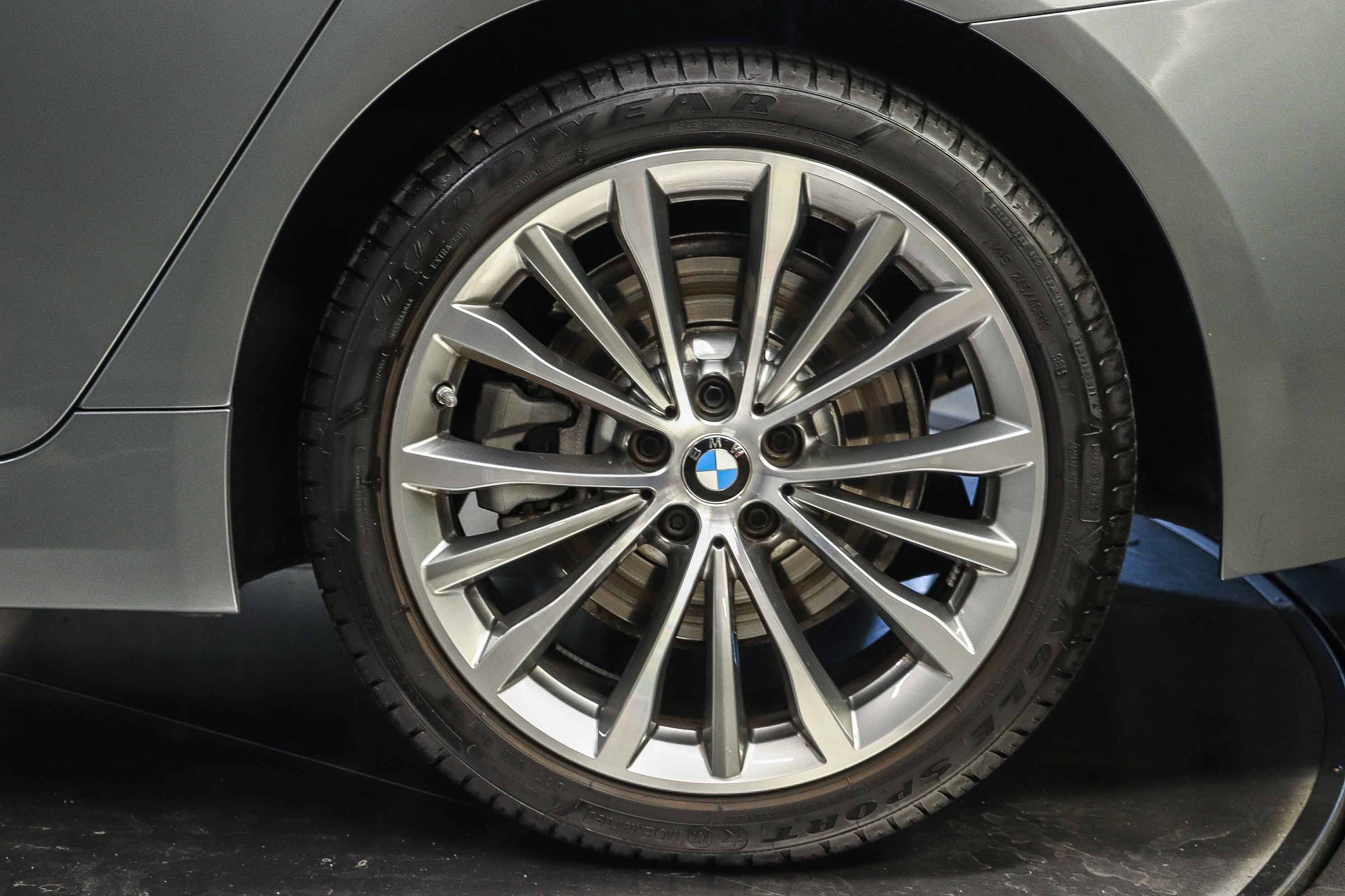 Certified 2023 BMW 530i w/ Premium Package RWD image 8