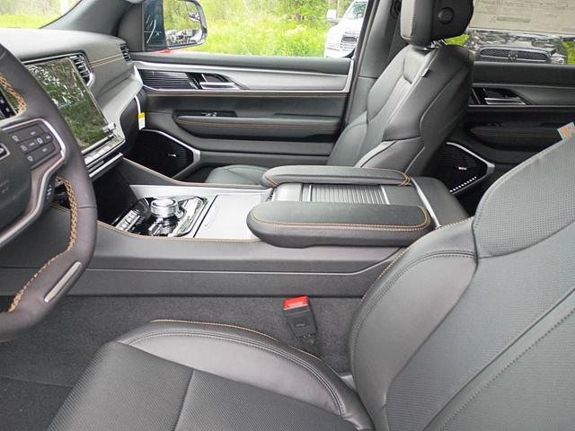 New 2026 Jeep Grand Wagoneer 4WD image 12