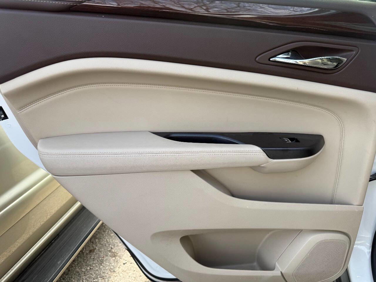 Used 2016 Cadillac SRX Luxury w/ Driver Awareness Package image 18