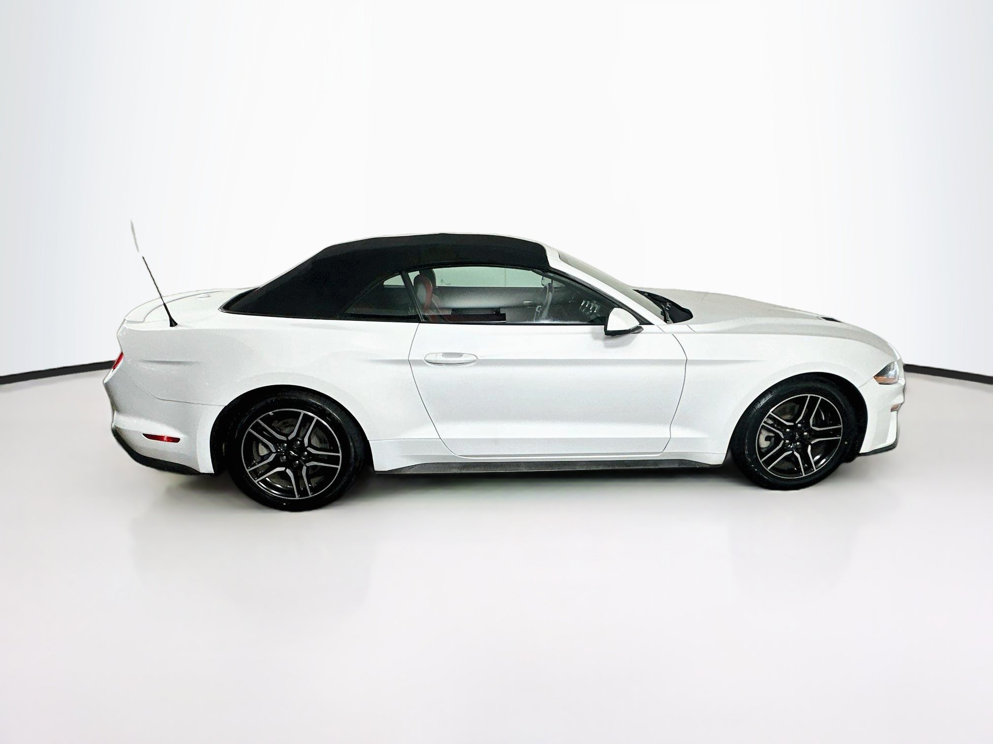 Used 2018 Ford Mustang Premium w/ Equipment Group 201A RWD image 10