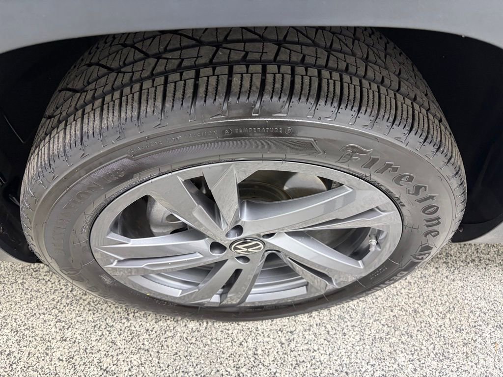 Used 2024 Volkswagen Atlas Cross Sport SEL R-Line AWD/4WD image 9