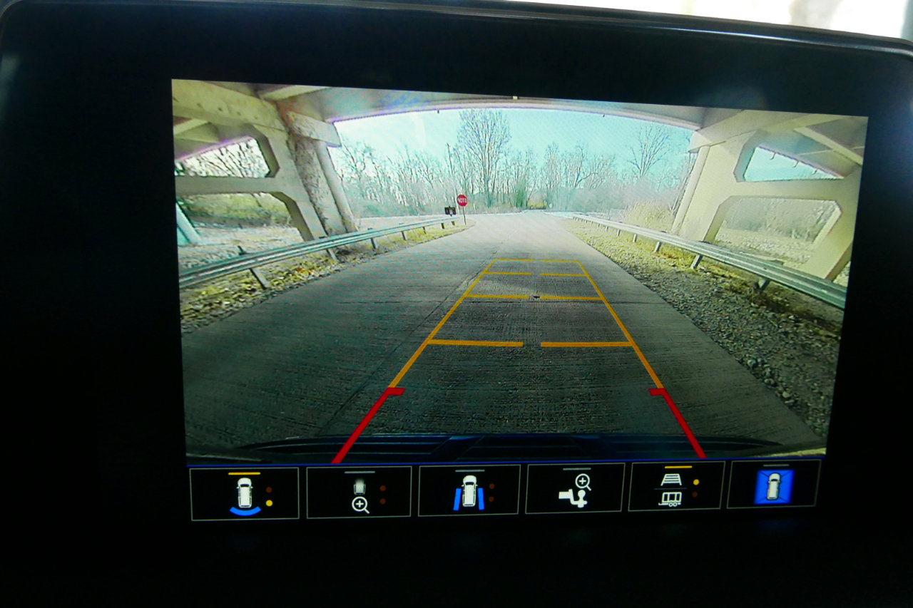 Used 2022 GMC Yukon SLT w/ SLT Premium Package image 16