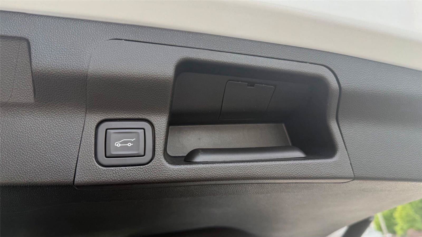 Used 2023 GMC Acadia AT4 w/ Technology Package AWD/4WD image 21