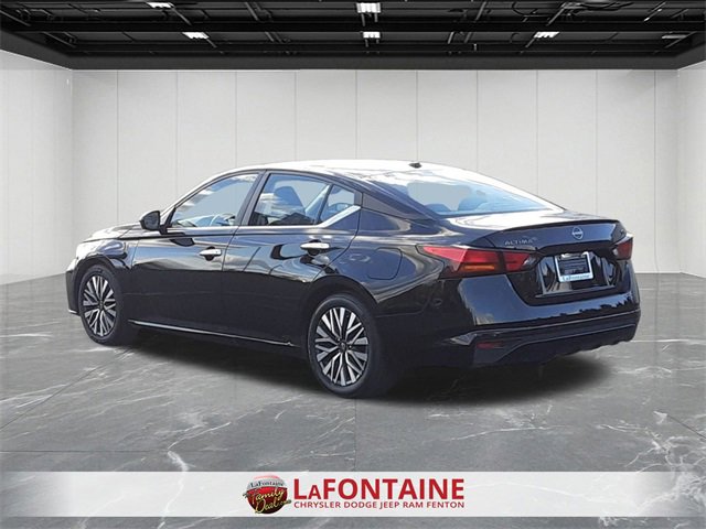 Used 2024 Nissan Altima 2.5 SV image 3