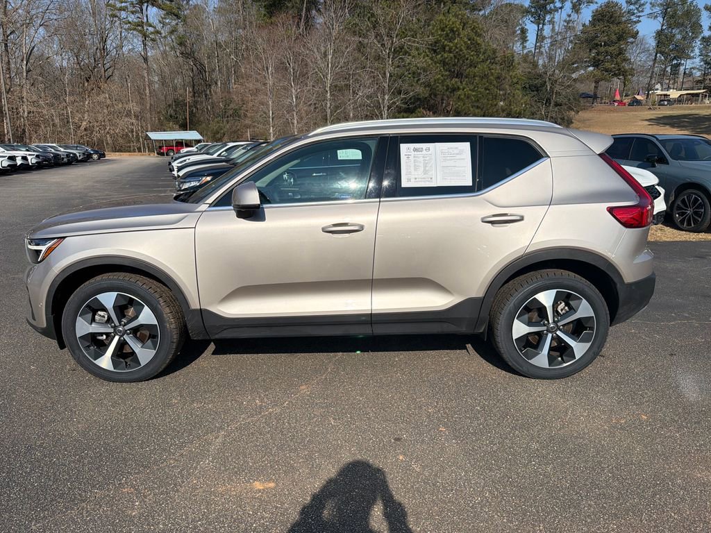 Certified 2024 Volvo XC40 B5 Plus w/ Protection Package Premier image 2