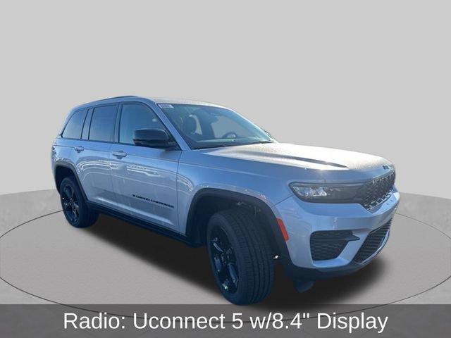 Used 2024 Jeep Grand Cherokee Altitude AWD/4WD image 3