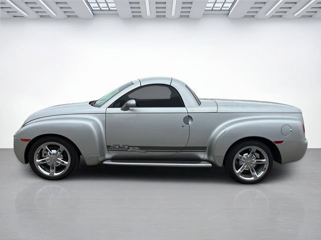 Used 2006 Chevrolet SSR w/ Preferred Equipment Group RWD image 8