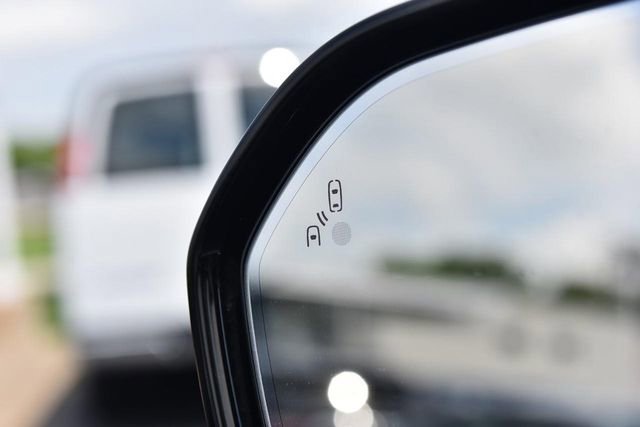 Used 2019 Ford Expedition XLT w/ Equipment Group 202A AWD/4WD image 10