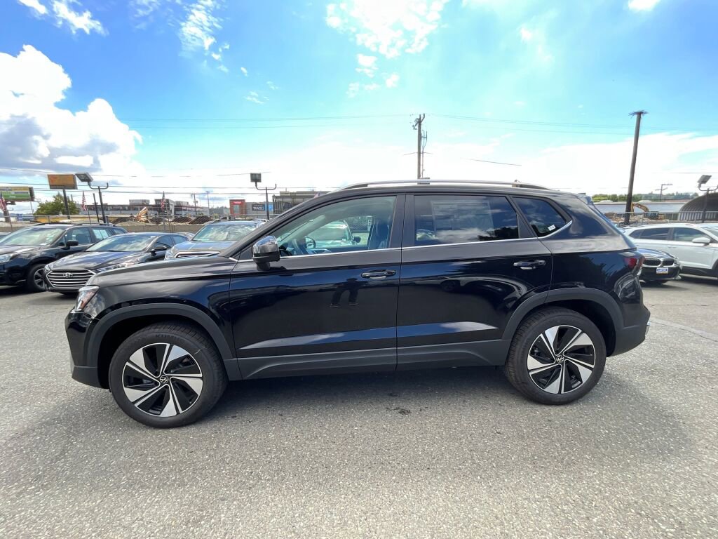 New 2025 Volkswagen Taos SE image 5