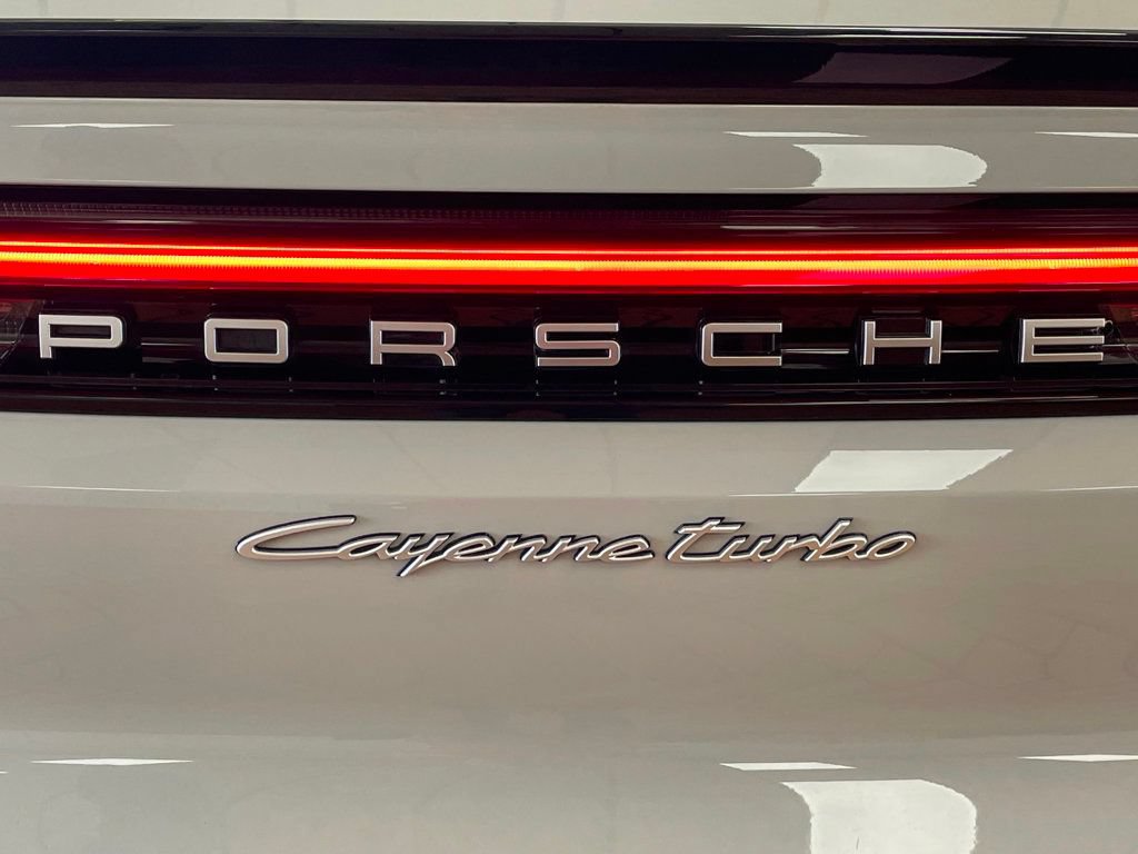 Used 2024 Porsche Cayenne Turbo AWD/4WD image 10