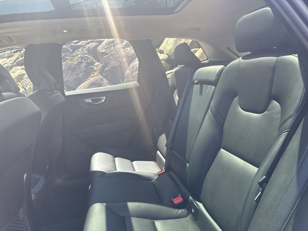 Used 2025 Volvo XC60 B5 Plus AWD/4WD image 21