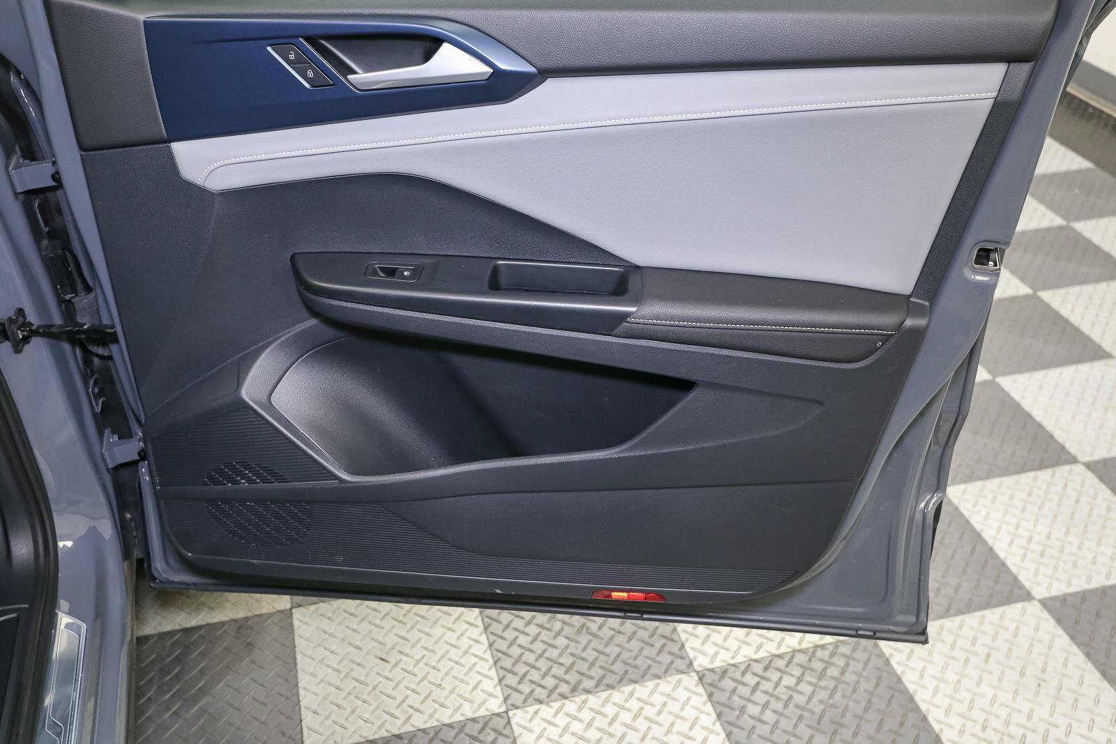 Certified 2024 Volkswagen Taos SE AWD/4WD image 22