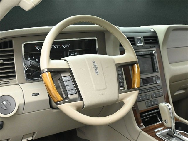 Used 2014 Lincoln Navigator 4WD image 24
