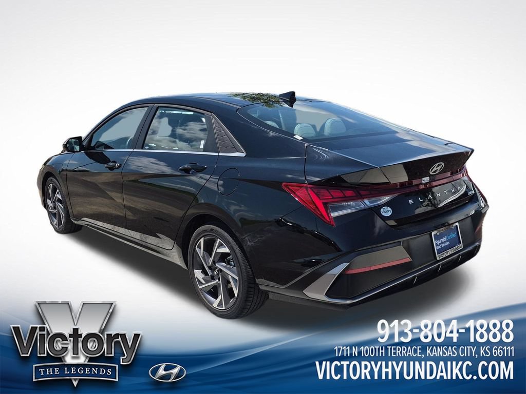 Used 2025 Hyundai Elantra Limited FWD image 3