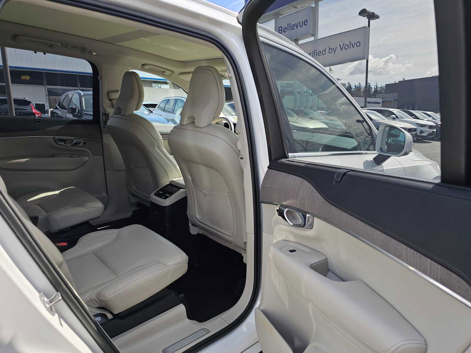 Used 2023 Volvo XC90 T8 Ultimate w/ Protection Package Premier image 12