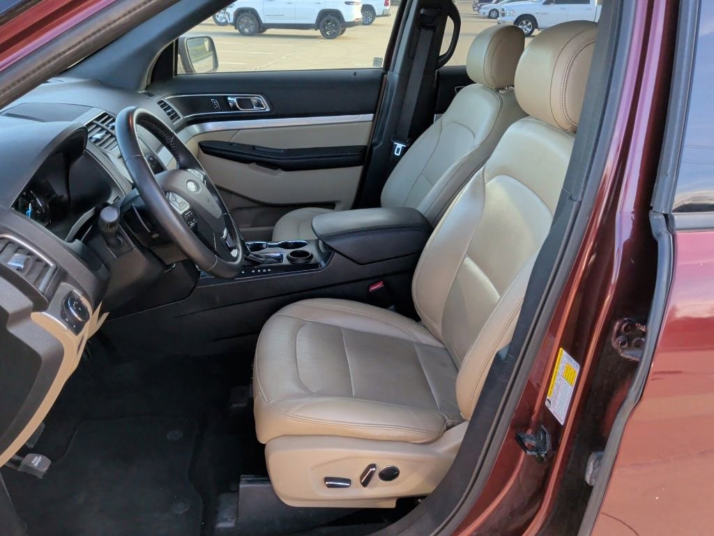 Used 2016 Ford Explorer XLT w/ Equipment Group 202A image 10