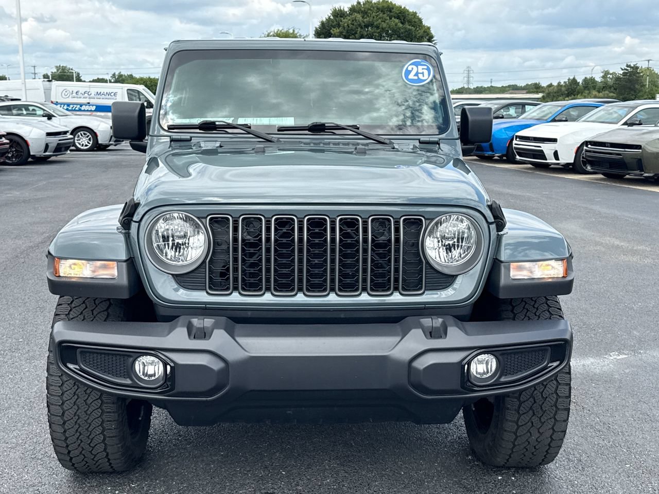 Used 2025 Jeep Gladiator Sport AWD/4WD image 8