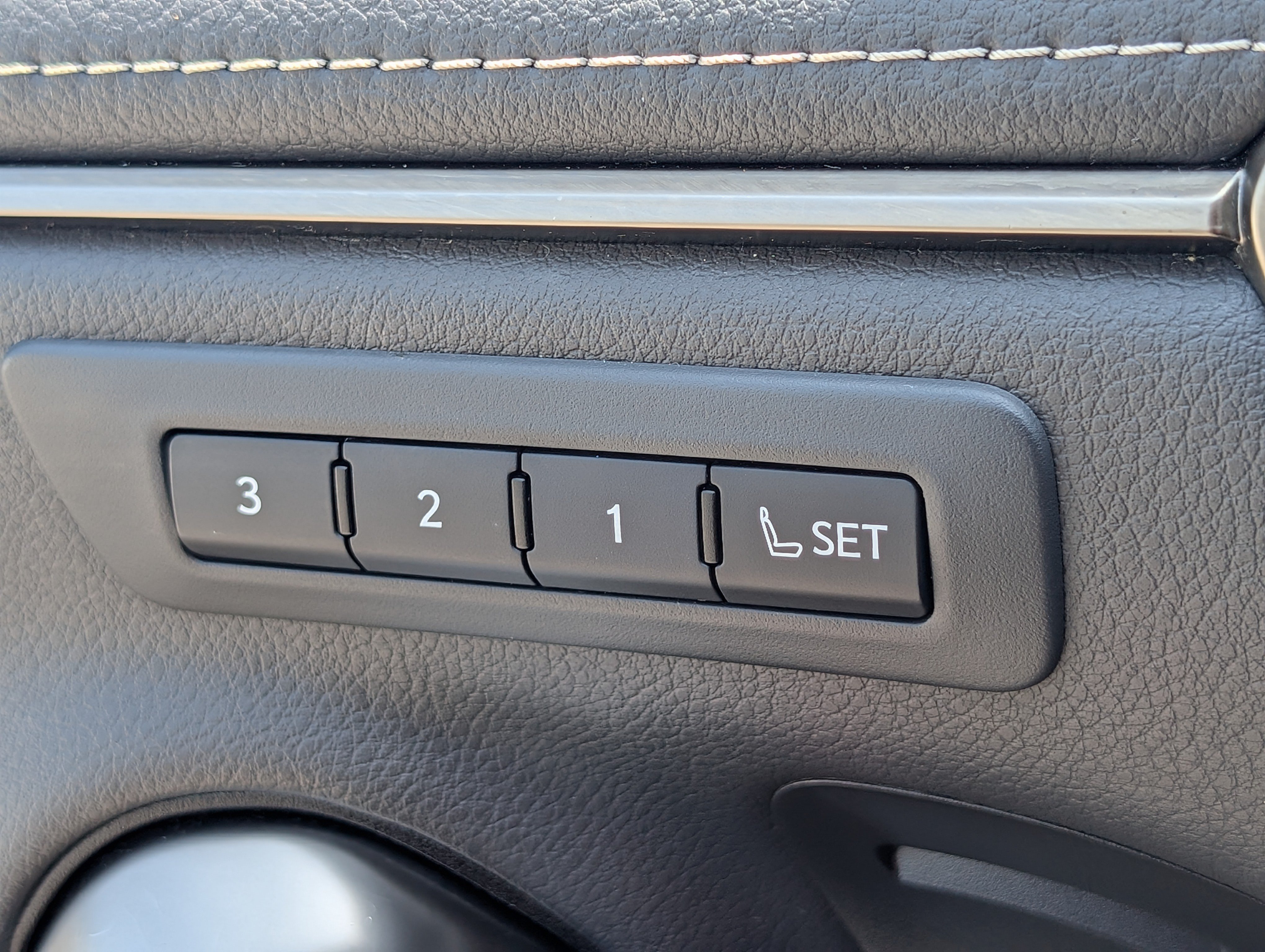 Certified 2021 Lexus ES 300h w/ Accessory Package FWD image 21