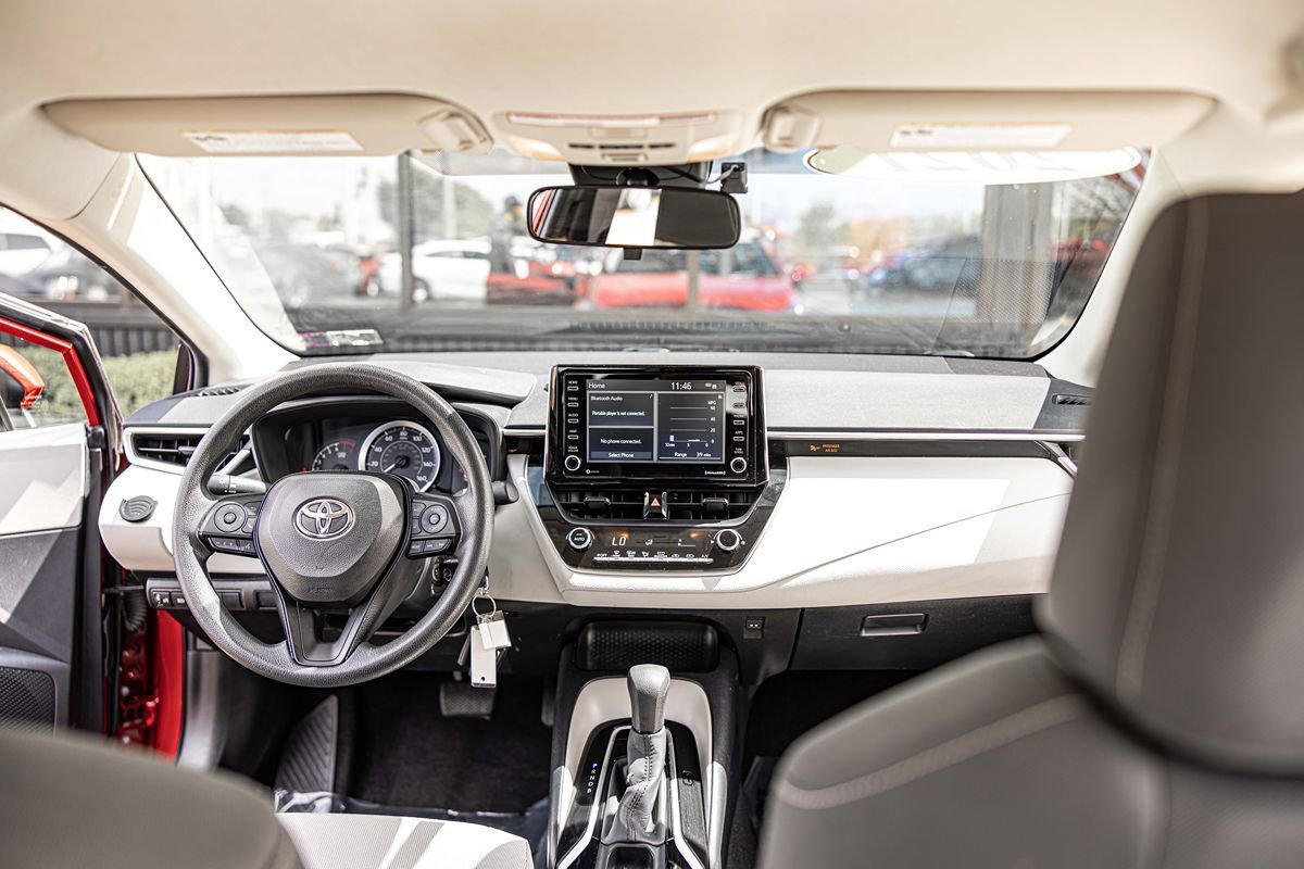 Used 2021 Toyota Corolla LE FWD image 33