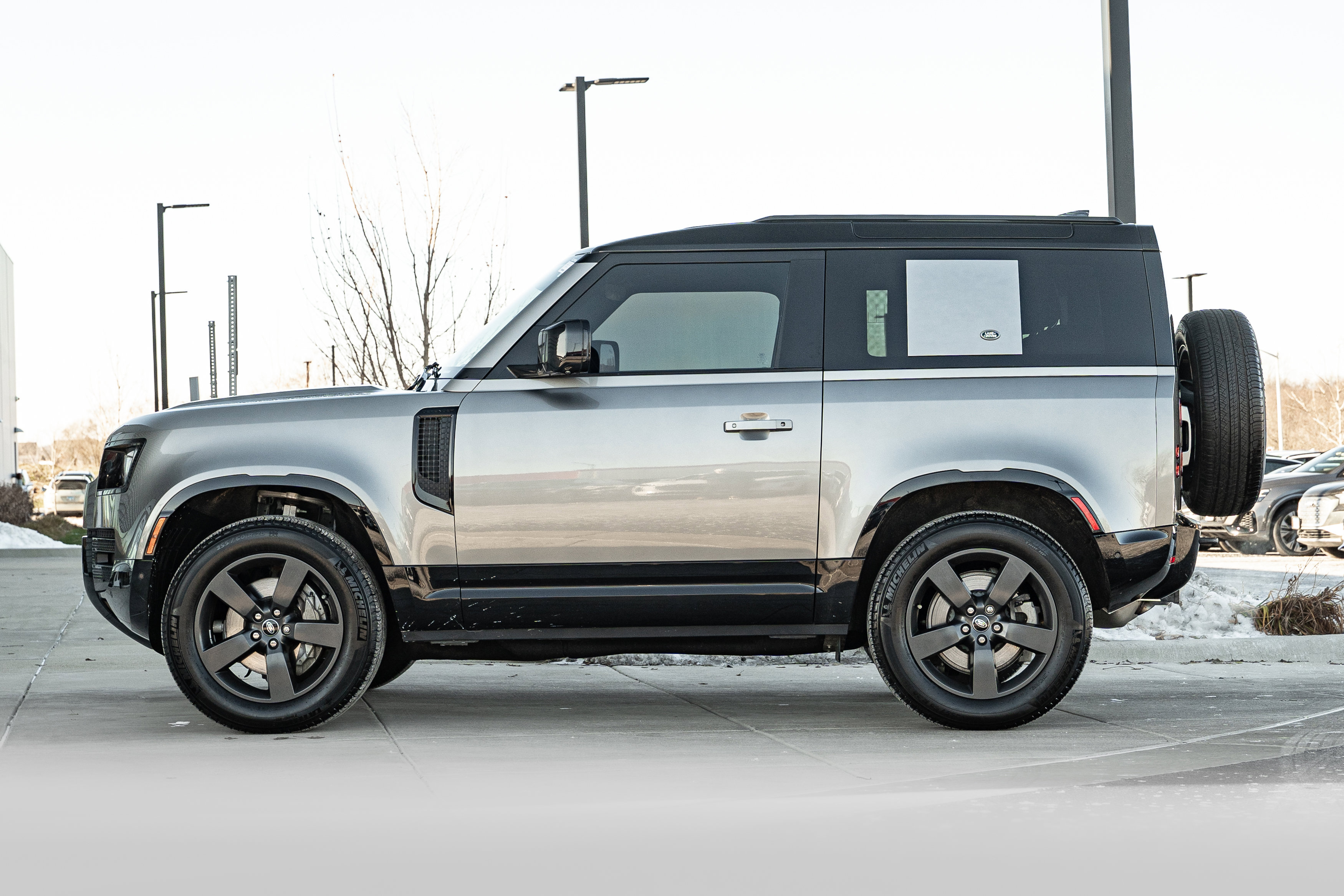 Used 2023 Land Rover Defender 90 X-Dynamic SE image 6