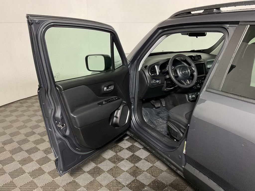 Used 2022 Jeep Renegade Latitude AWD/4WD image 19
