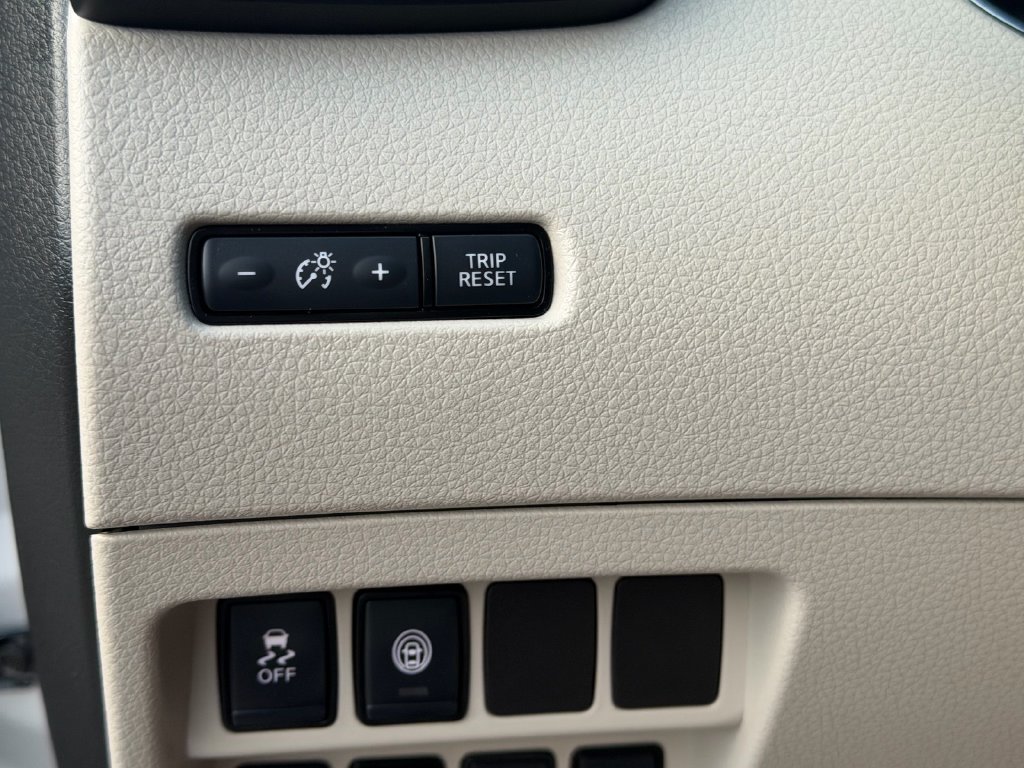 Used 2020 Nissan Rogue Sport SV w/ All-Weather Package AWD/4WD image 25