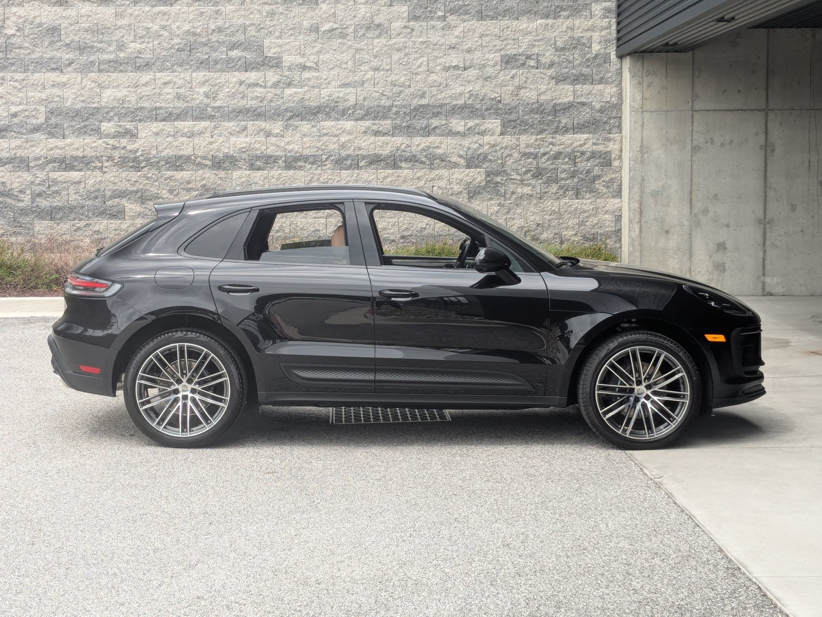 New 2026 Porsche Macan AWD/4WD image 8