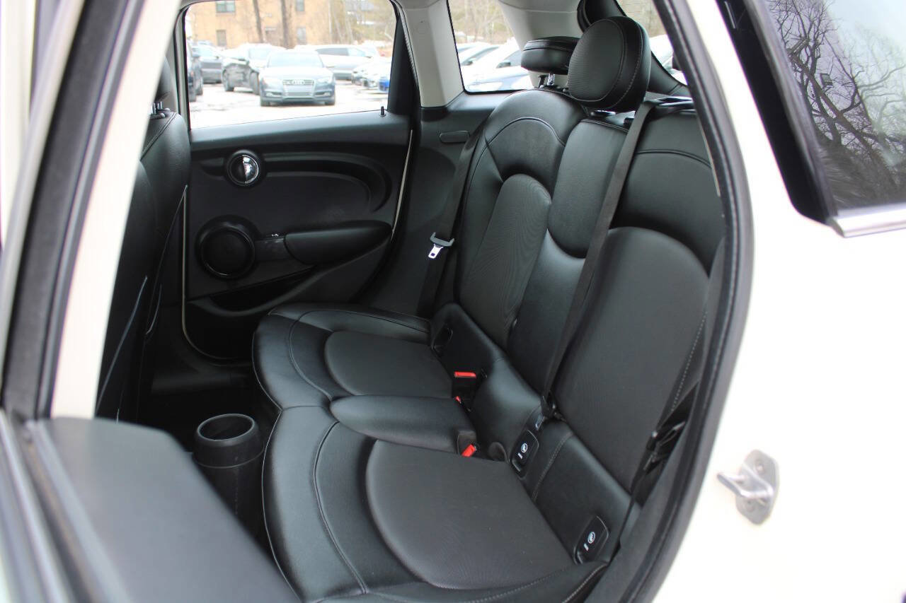 Used 2015 MINI Cooper 4-Door Hardtop image 27
