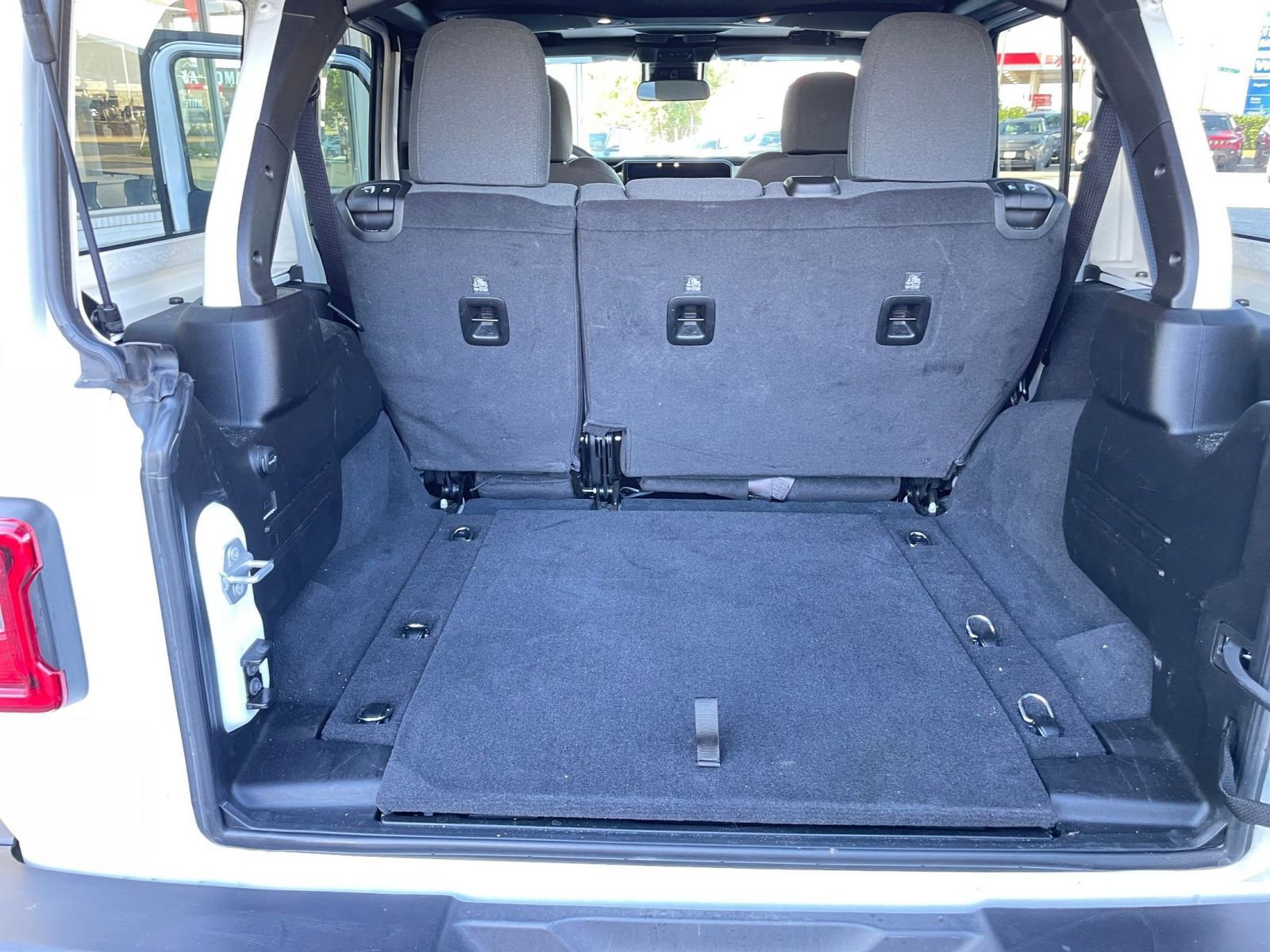 Used 2025 Jeep Wrangler Sahara image 30