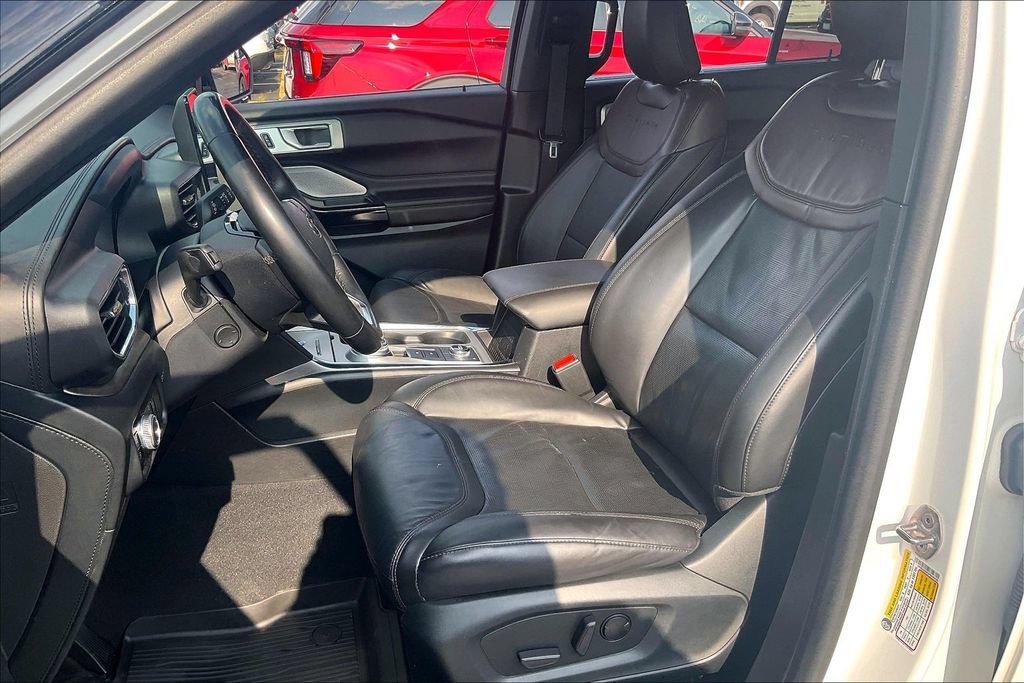 Certified 2023 Ford Explorer Platinum w/ Technology Package AWD/4WD image 24