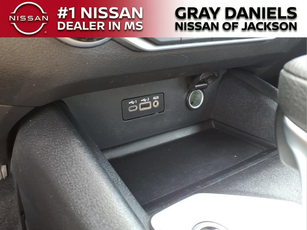 Used 2025 Nissan Altima 2.5 SV FWD image 18