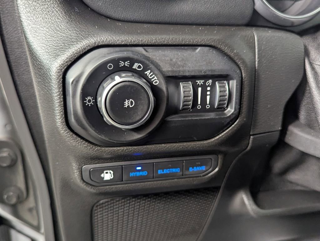 Used 2021 Jeep Wrangler Unlimited Sahara w/ Cold Weather Group AWD/4WD image 13