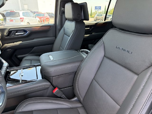 New 2026 GMC Yukon XL Denali w/ Denali Reserve Package AWD/4WD image 17