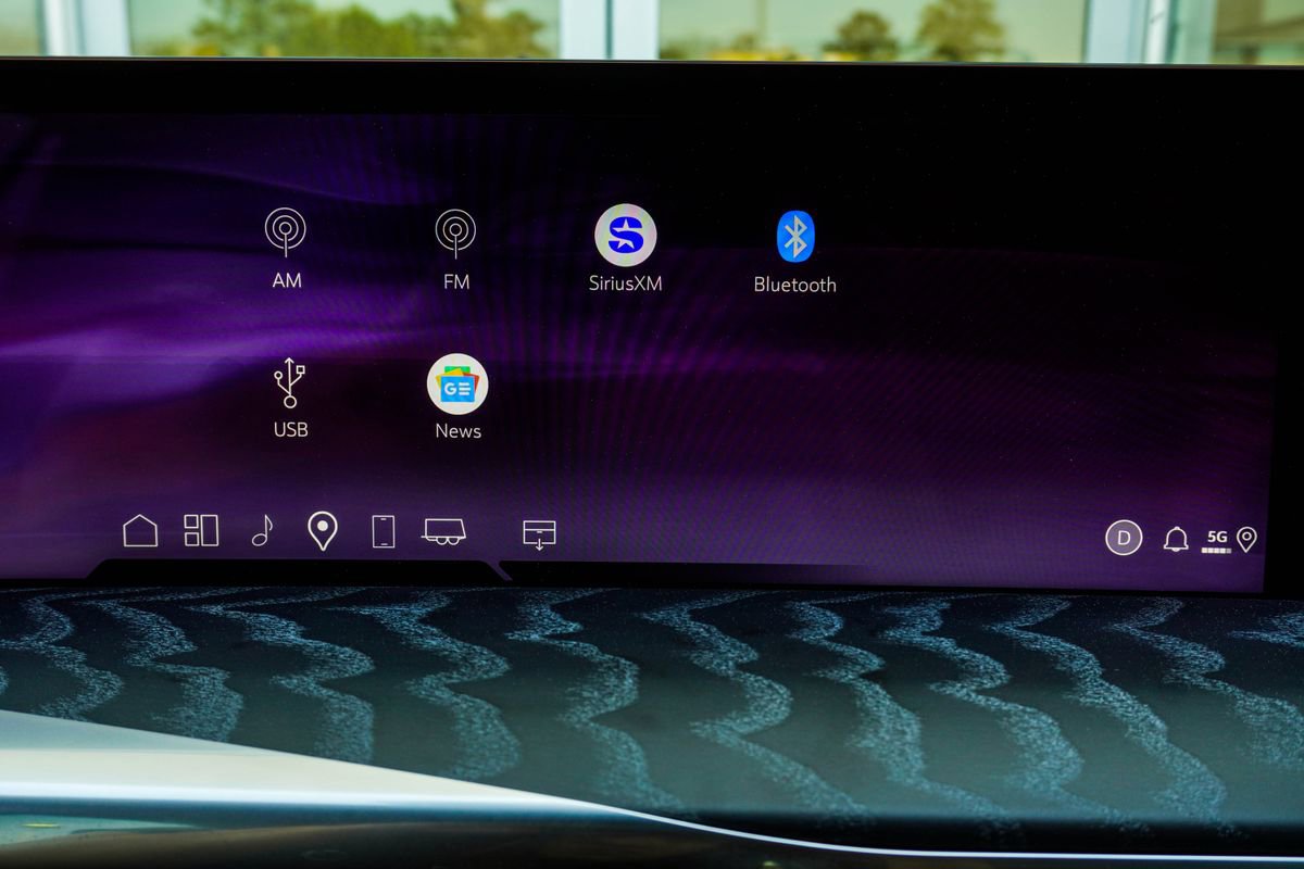 Used 2026 Cadillac Escalade Luxury w/ Touring Package image 28